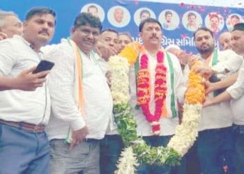 गुजरात कांग्रेस समिति में नए अध्यक्ष अमित चावड़ा का पार्षद इकबाल शेख के नेतृतव में सम्मान समारोह आयोजित
