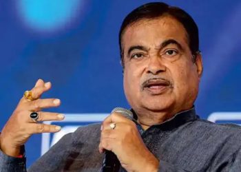 ऐसे लोगों की जरूरत जो सरकार पर केस करें: गडकरी