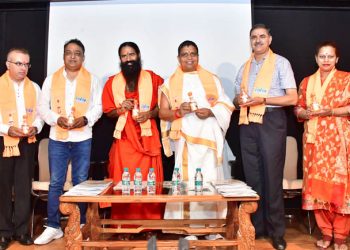 पतंजलि ने इंडियन डेंटल एसोसिएशन की उपस्थिति में लॉन्च किया दन्त कांति गंडूष ऑयल पुलिंग