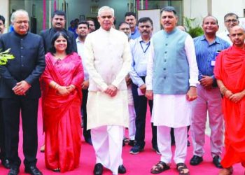 राज्यपाल और गुजरात विधानसभा अध्यक्ष ने पाटण में स्टेट फ्रोजन सीमेन प्रोडक्शन एंड ट्रेनिंग इंस्टिट्यूट का दौरा किया