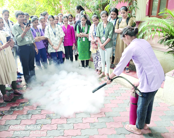 नंदकुंवरबा महिला महाविद्यालय, देवराजनगर में अग्नि सुरक्षा पर कार्यक्रम आयोजित