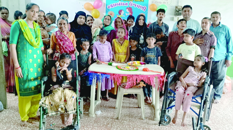 तलाजा में दिव्यांग बच्चों ने मनाया रक्षाबंधन