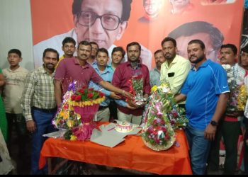 शिवसेना विरार शहर प्रमुख उदय जाधव को संतोष ढवळे ने जन्मदिन ने दी जन्मदिन की बधाई