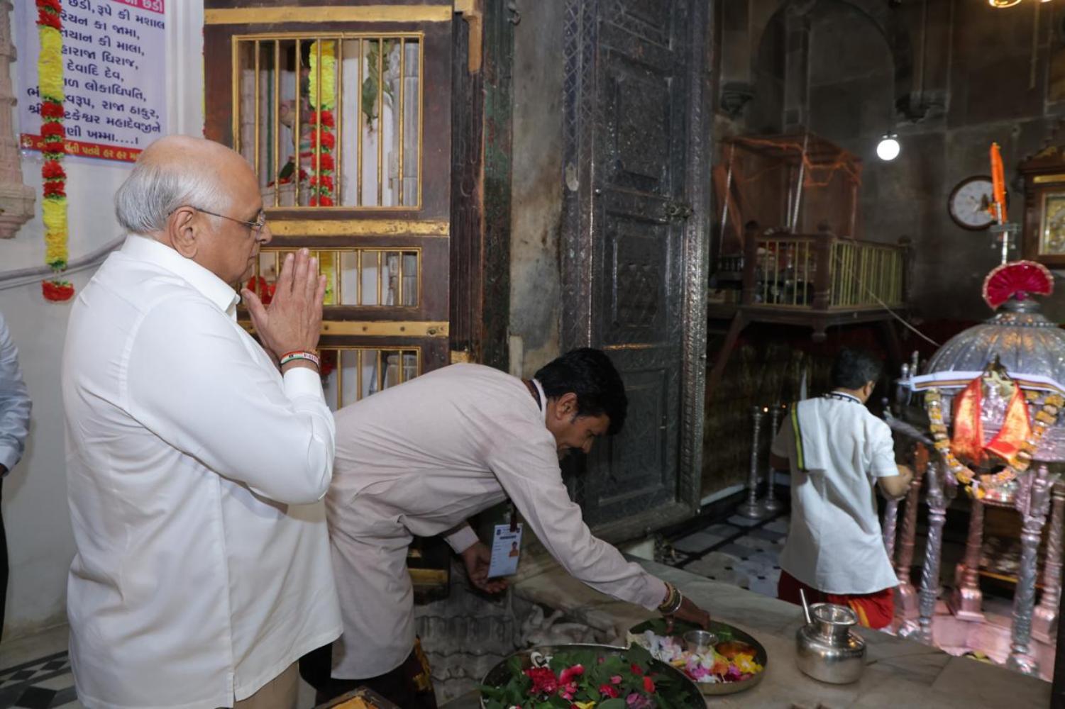 मुख्यमंत्री ने वडनगर स्थित पौराणिक हाटकेश्वर महादेव की पूजा-अर्चना की
