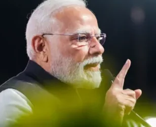 प्रतिभाशाली युवा कांग्रेस नेताओं से घबराते हैं राहुल गांधी : मोदी