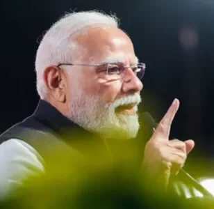 प्रतिभाशाली युवा कांग्रेस नेताओं से घबराते हैं राहुल गांधी : मोदी