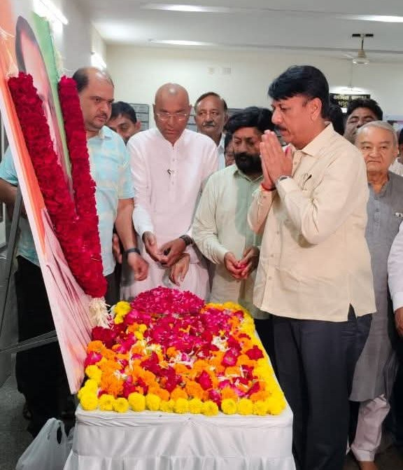 18 साल के युवा को मताधिकार देकर भारत के लोकतंत्र को युवा बनाने का श्रेय राजीव जी को जाता है: अमित चावड़ा