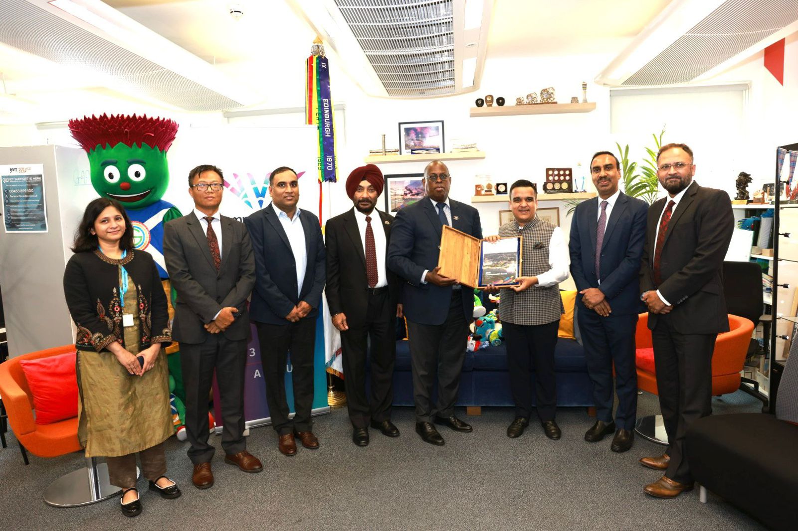 वर्ष 2030 कॉमनवेल्थ गेम्स की मेजबानी के लिए राज्य के खेल मंत्री हर्ष संघवी ने प्रस्ताव जमा किया