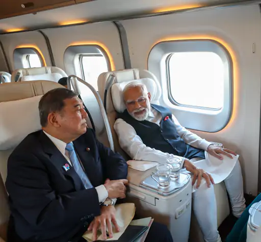 प्रधानमंत्री मोदी 7 साल बाद चीन की धरती पर रखा कदमःमोदी का रेड कारपेट पर हुआ भव्य स्वागत