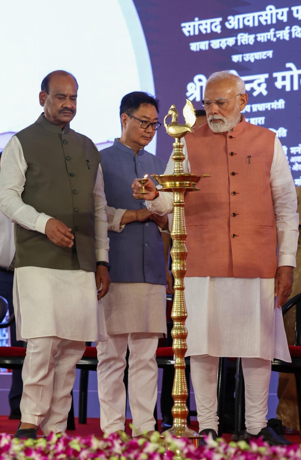 दिल्ली में सांसदों के लिए बने 184 फ्लैट्स का PM ने उद्घाटन किया