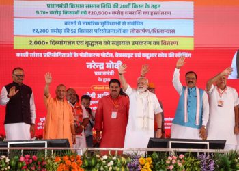 वाराणसी में पीएम ने 2,200 करोड़ रुपए के 52 प्रोजेक्ट लॉन्च किए,बेटियों के सिंदूर के बदले का वचन पूरा किया:मोदी