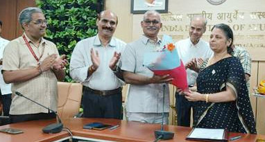 प्रोफेसर प्रदीप कुमार प्रजापति ने अखिल भारतीय आयुर्वेद संस्थान के निदेशक का पदभार ग्रहण किया