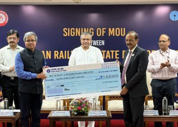 भारतीय रेलवे और भारतीय स्टेट बैंक ने अश्विनी वैष्णव की उपस्थिति में रेलवे कर्मचारियों को बीमा लाभ बढ़ाने के लिए समझौता ज्ञापन पर हस्ताक्षर किए