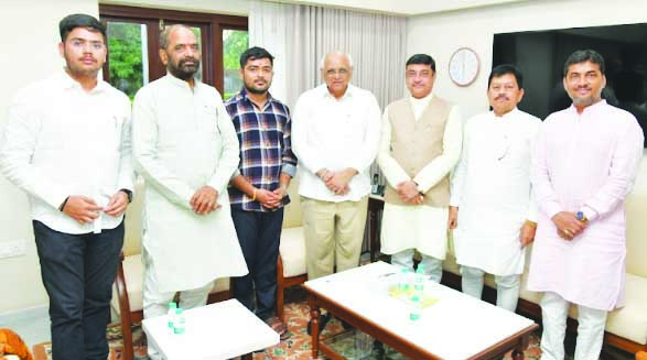 राष्ट्रीय पिछड़ा वर्ग आयोग के अध्यक्ष हंसराज अहीर ने मुख्यमंत्री भूपेंद्र पटेल से शिष्टाचार भेंट की