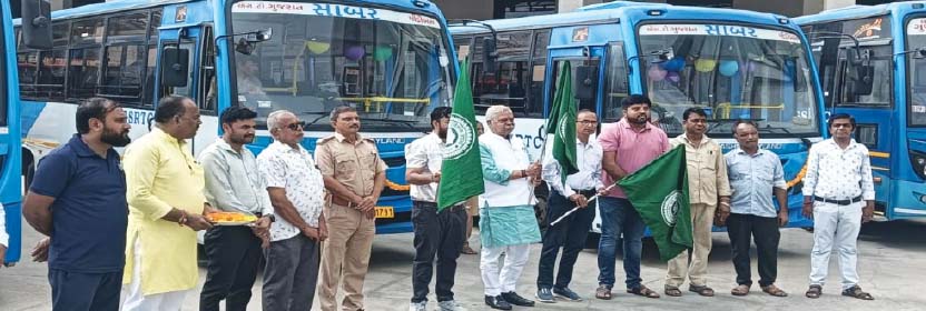 अरवल्ली के मोडासा बसपोर्ट में मंत्री भीखूसिंह परमार द्वारा 1 डीलक्स और 5 मिडी बसों का उद्घाटन