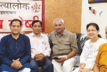 हिंदी दिवस काव्य गोष्ठी: कवियों ने ग़ज़लों, व्यंग्य और हास्य से बाँधा समां