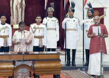 सीपी राधाकृष्णन 15वें उपराष्ट्रपति बने, इस्तीफा देने के 53 दिन बाद दिखे जगदीप धनखड़