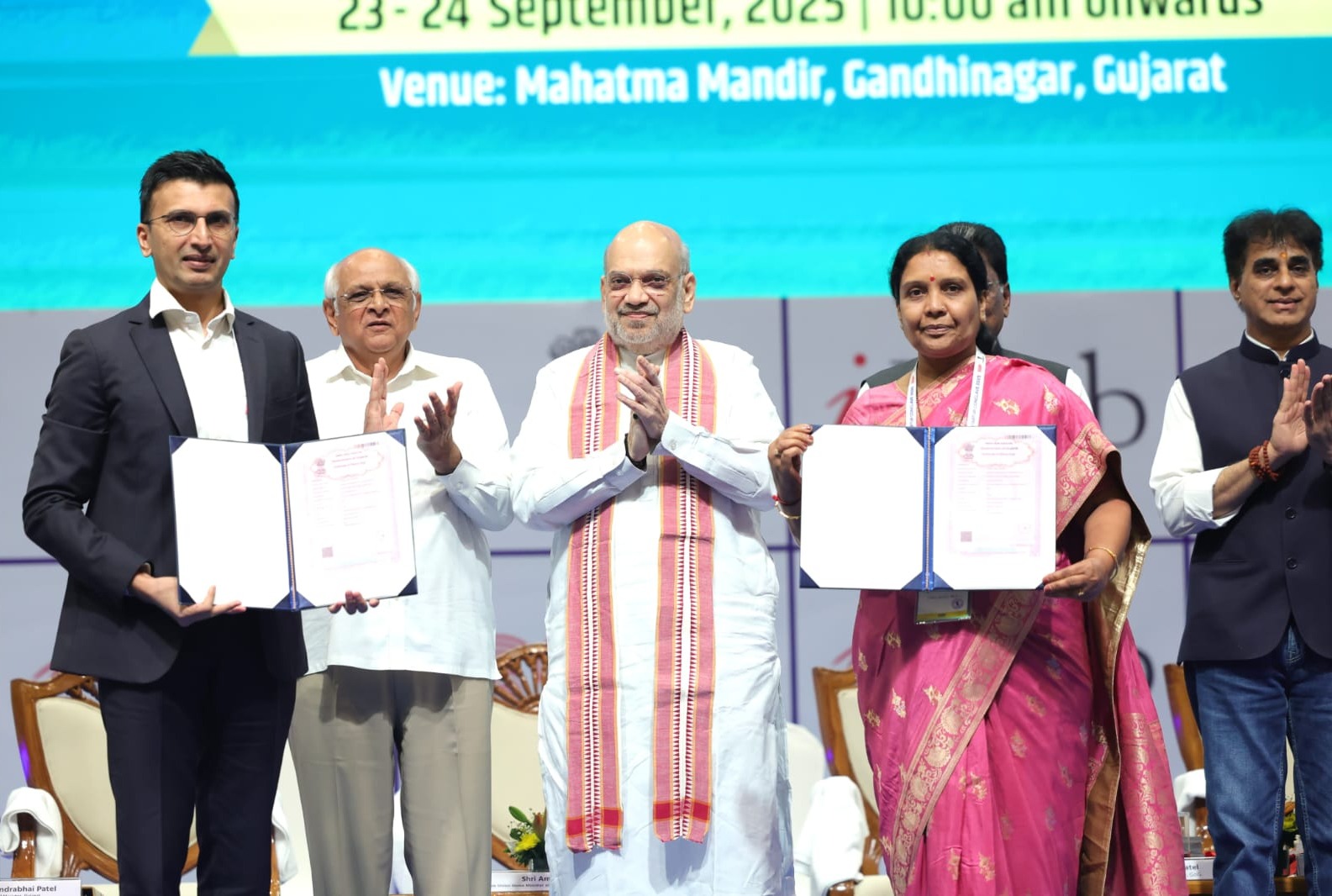 गांधीनगर लोकसभा क्षेत्र के तालाबों के रखरखाव के लिए UNM फाउंडेशन के साथ समझौता