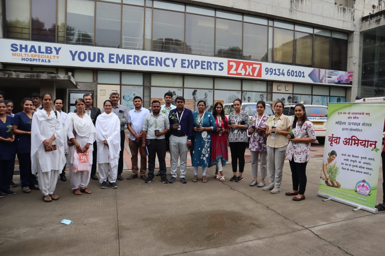 महिला उत्थान मंडल ने शाल्वी अस्पताल में वितरित किए ‘तुलसी के पौधे’