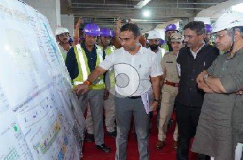 रेल मंत्री अश्विनी वैष्णव ने अहमदाबाद में बुलेट ट्रेन परियोजना के चल रहे कार्यों का दौरा किया