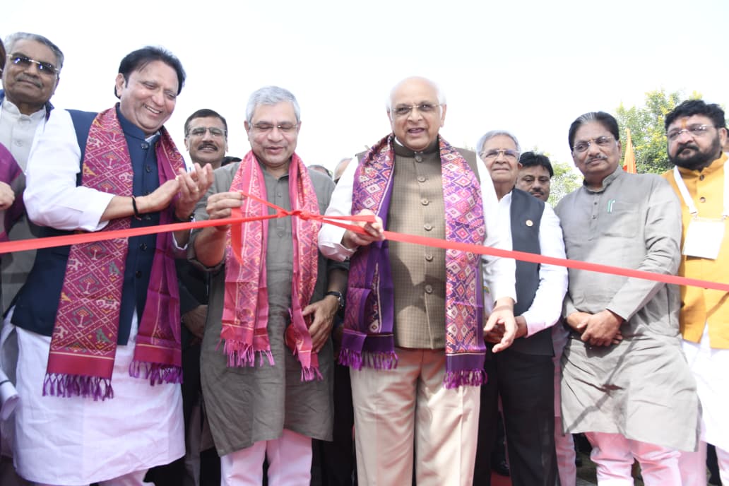 अगस्त, 2027 तक गुजरात में बुलेट ट्रेन शुरू करने का लक्ष्य ः अश्विनी वैष्णव