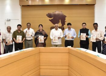 मुख्यमंत्री ने ‘गुजरात दीपोत्सवी अंक’ विक्रम संवत-2081 का विमोचन किया