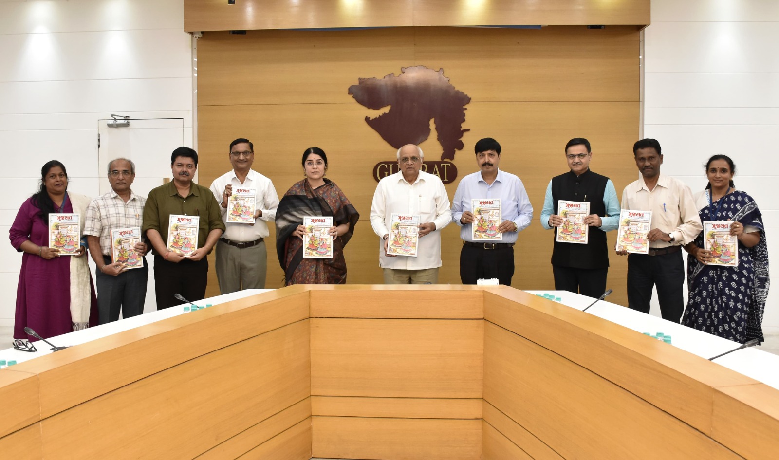 मुख्यमंत्री ने ‘गुजरात दीपोत्सवी अंक’ विक्रम संवत-2081 का विमोचन किया