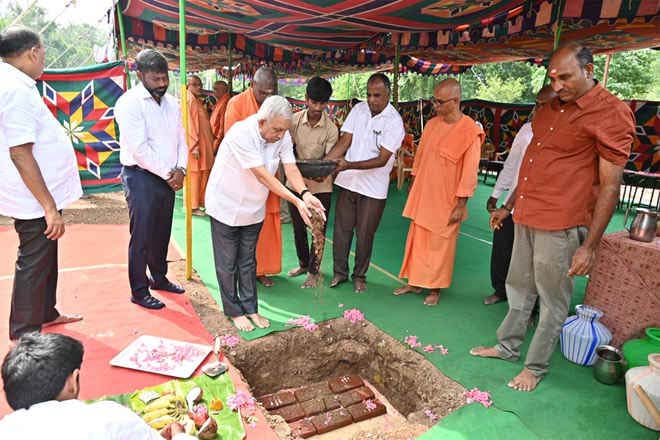 आरईसी ने कोयंबटूर स्थित रामकृष्ण मिशन टेक्निकल कैंपस में वर्कशॉप निर्माण के लिए सहायता राशि प्रदान की