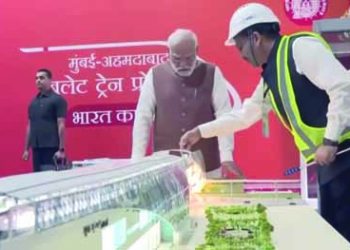 प्रधानमंत्री मोदी ने गुजरात के सूरत में निर्माणाधीन बुलेट ट्रेन स्टेशन का दौरा किया; मुंबई-अहमदाबाद हाई-स्पीड रेल कॉरिडोर की प्रगति की समीक्षा की