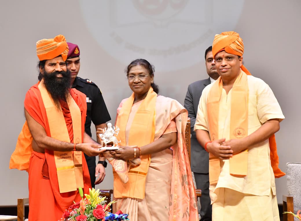 तपस्या, सरलता और कर्तव्यनिष्ठा को अपने जीवन का आधार बनाएं विद्यार्थी : राष्ट्रपति मुर्मू