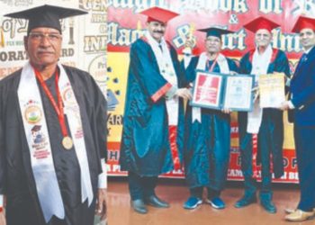 डॉ. कमल किशोर दुबे मैजिक एंड आर्ट यूनिवर्सिटी द्वारा मानद डॉक्टरेट की उपाधि से सम्मानित