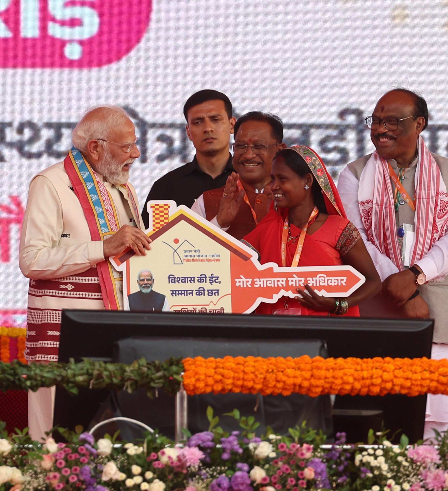 छत्तीसगढ़-राज्योत्सव में प्रधानमंत्री ने कहा,लाल झंडे की जगह शान से लहरा रहा तिरंगा:मोदी