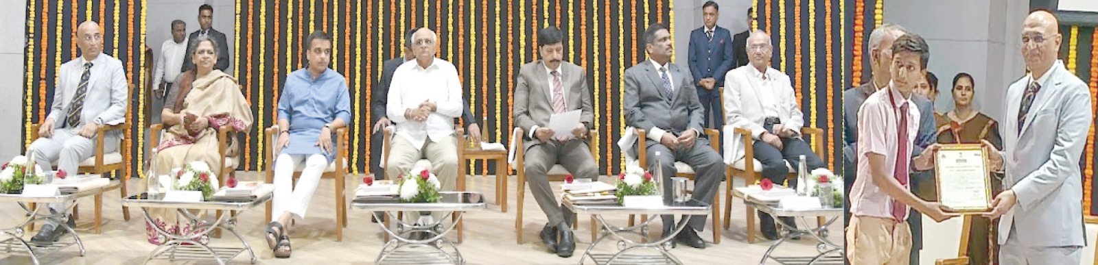 अंतरराष्ट्रीय भ्रष्टाचार विरोधी दिवस पर राज्य भ्रष्टाचार विरोधी आयोग द्वारा हिंदी हाई स्कूल शाहपुर, अहमदाबाद के छात्र का सम्मान विद्यालय के मैनेजिंग ट्रस्टी गोपीराम गुप्ता ने विद्यार्थी युवराज दर्जी को बधाई दी