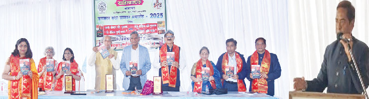 साहित्यालोक के वार्षिक समारोह में लेखकों को पुरस्कृत एवं साहित्य की सेवा करने वालों का सम्मान किया गया