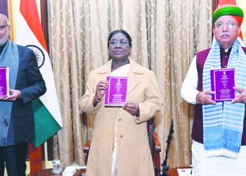 राष्ट्रपति ने संथाली भाषा में जारी किया भारत का संविधान