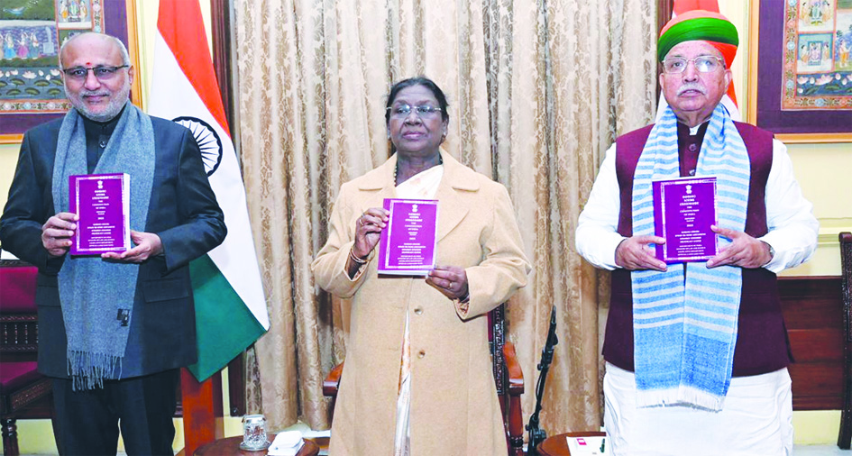 राष्ट्रपति ने संथाली भाषा में जारी किया भारत का संविधान