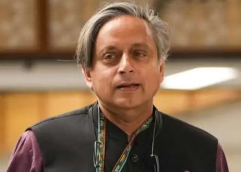 अवैध प्रवासियों पर सरकार का एक्शन सही: थरूर