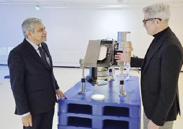 नीतियों और टैलेंट से भारत की ओर खिंचे वैश्विक निर्माता