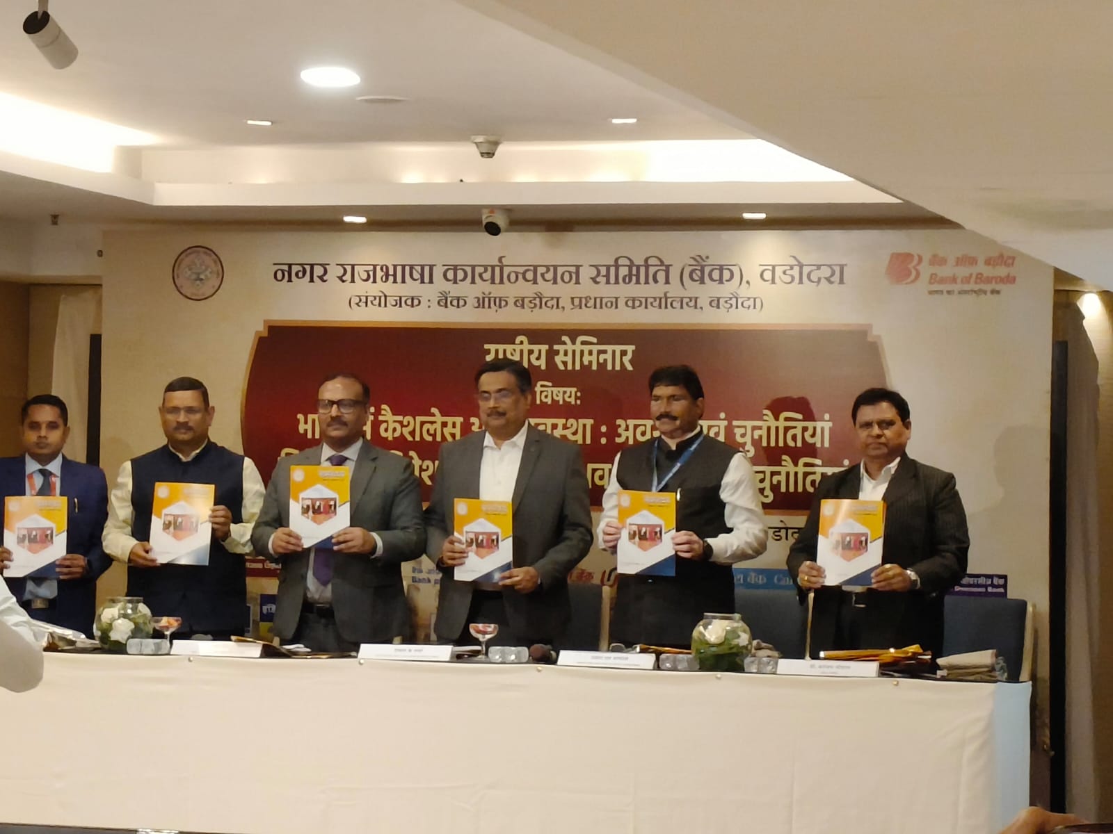 वरिष्ठ साहित्यकार डॉ धनंजय चौहाण को मिला ‘सयाजी साहित्य सम्मान 2025’