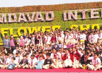 अहमदाबाद फ्लावर शो: हिंदी प्राथमिक विद्यालय के बच्चों ने लिया पुष्प प्रदर्शनी का आनंद