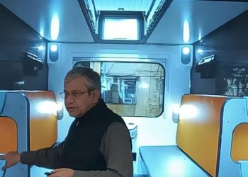 पहली वंदे भारत स्लीपर गुवाहाटी-कोलकाता के बीच चलेगी, बुलेट ट्रेन अगले साल 15 अगस्त को शुरू: वैष्णव