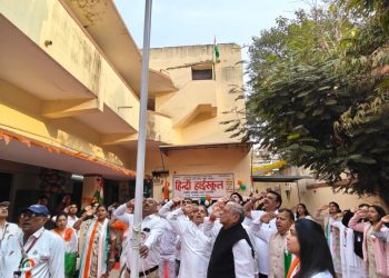 हिन्दी हाईस्कूल शाहपुर में 77वाँ गणतंत्र दिवस समारोह उत्साहपूर्वक मनाया गया