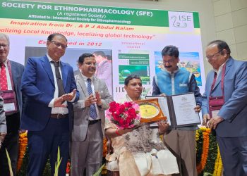 आचार्य बालकृष्ण SFE उत्कृष्ट राष्ट्रीय एथनो-फार्माकोलॉजिस्ट पुरस्कार से सम्मानित