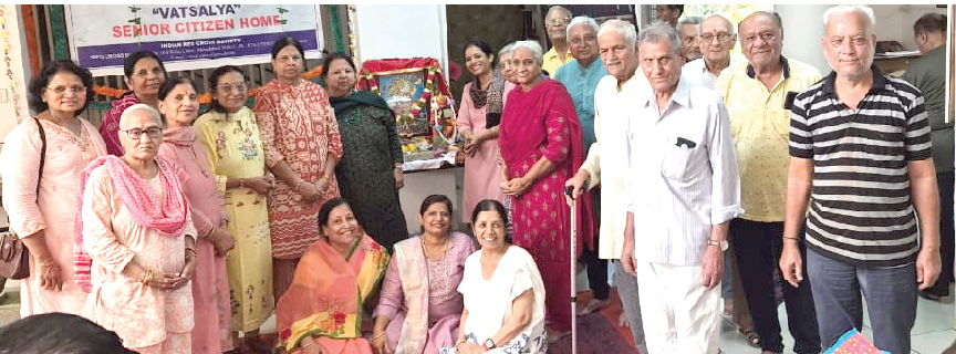 ‘ओम सत्कर्म सुंदरकांड’ ग्रुप द्वारा वात्सल्य वृद्धाश्रम पर  सुंदरकांड पाठ का आयोजित