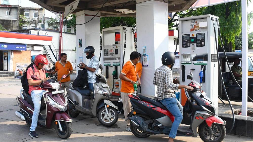 11 दिन में चौथी बार बढ़े पेट्रोल-डीजल के दाम, पेट्रोल ₹2.61 और डीजल ₹2.71 प्रति लीटर महंगा